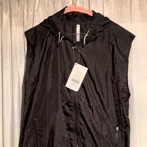 NWT Fabletics Lightweight Sleeveless Jacket Size M